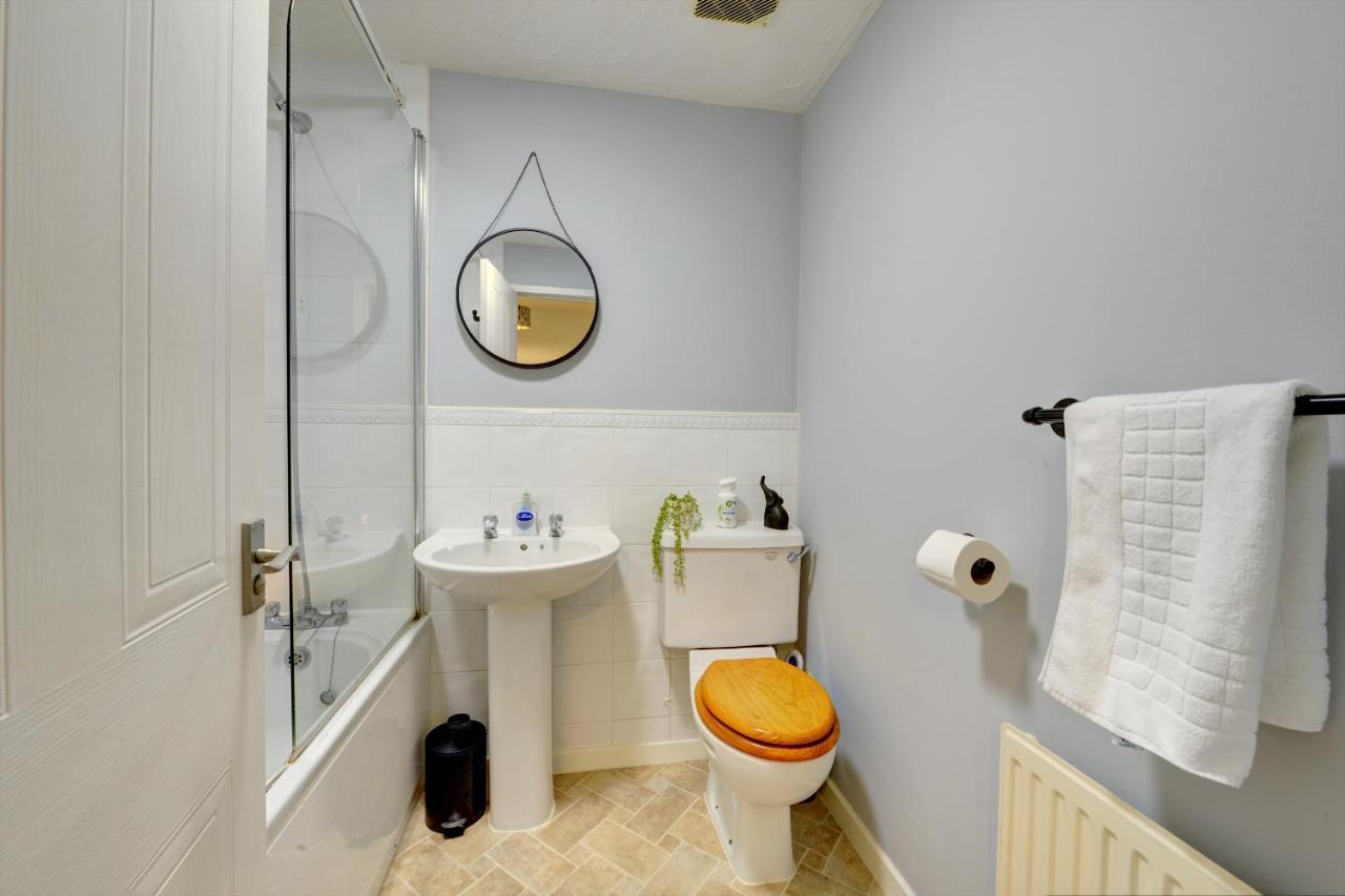 Modern 2 Bed House Sleeps 6 Southam Town Centre - Inspire Homes Ltd Buitenkant foto